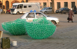 Illustration for article titled Cash-Strapped Lithuanian Town Creates Beautiful Plastic Bottle Christmas Tree